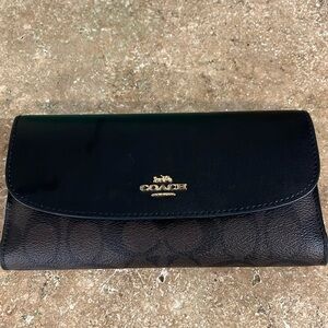 NWOT Coach wallet with gold hardware, 8x4